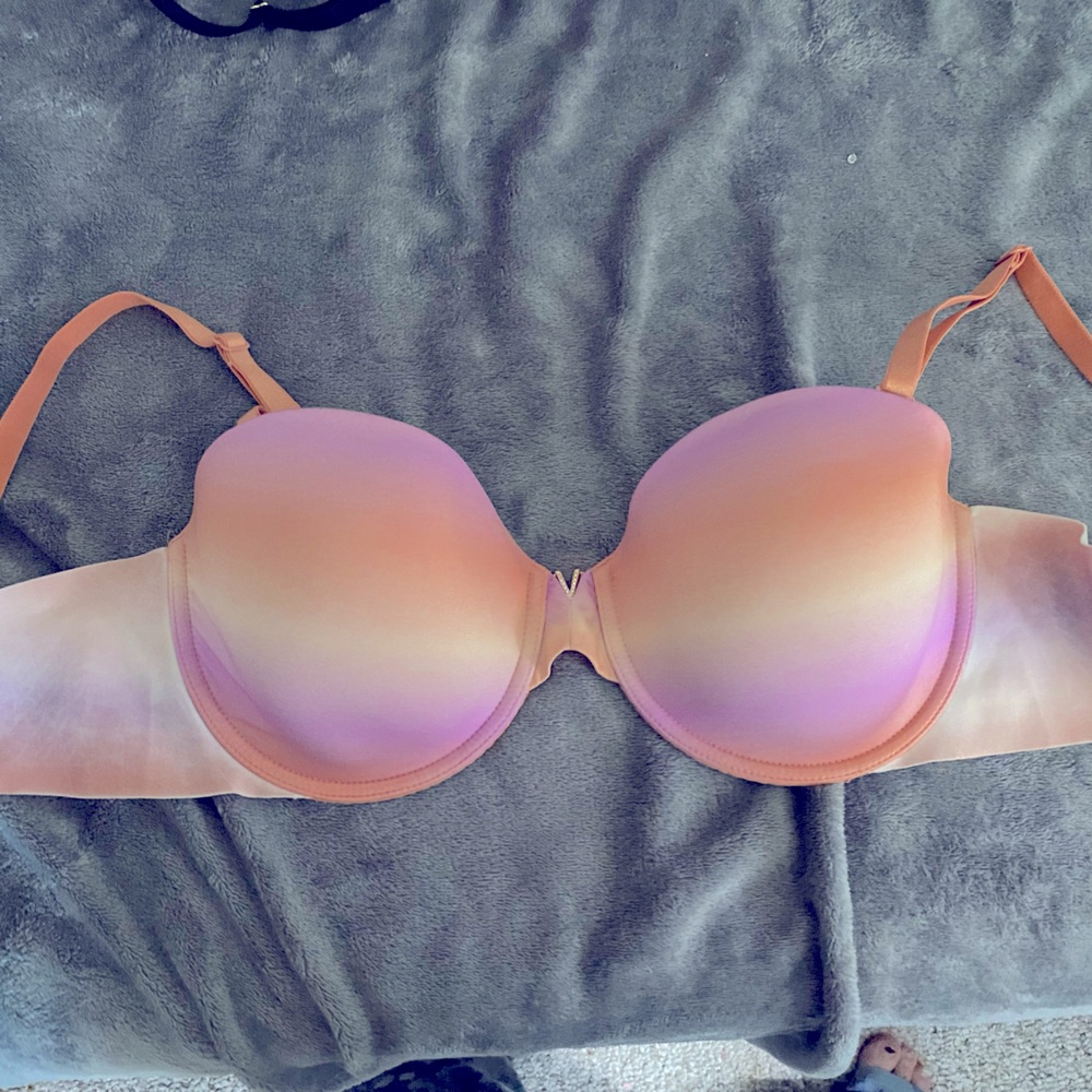 📍📍 3/ $20📍📍 Victorias Secret Multi- Way push up bra